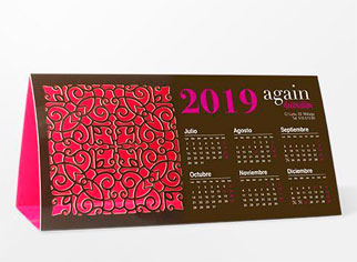 CALENDARIO DE MESA CON PEANA TROQUEL HD Formatos: 15x15; 15x20; 20x10; 20x15; 30x10 CALENDARIO DE MESA CON PEANA TROQUEL HD Formatos: 15x15; 15x20; 20x10; 20x15; 30x10