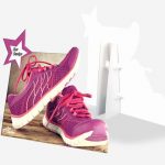 DISPLAYS CON FORMADimensiones: DIN A5, DIN A4, DIN A3, 34x48, 34x64, 45x68 cm. Se realizan con troquel digital o físico, no se realiza el envolvente, ya que no es posible recubrir de manera óptima las irregularidades que presente la forma.